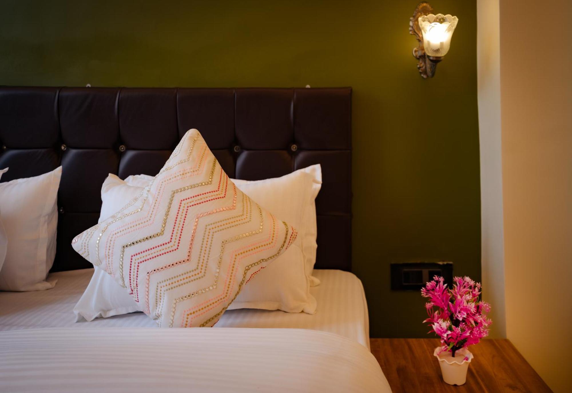 Tripli Hotels Silver Shine فاراناسي المظهر الخارجي الصورة
