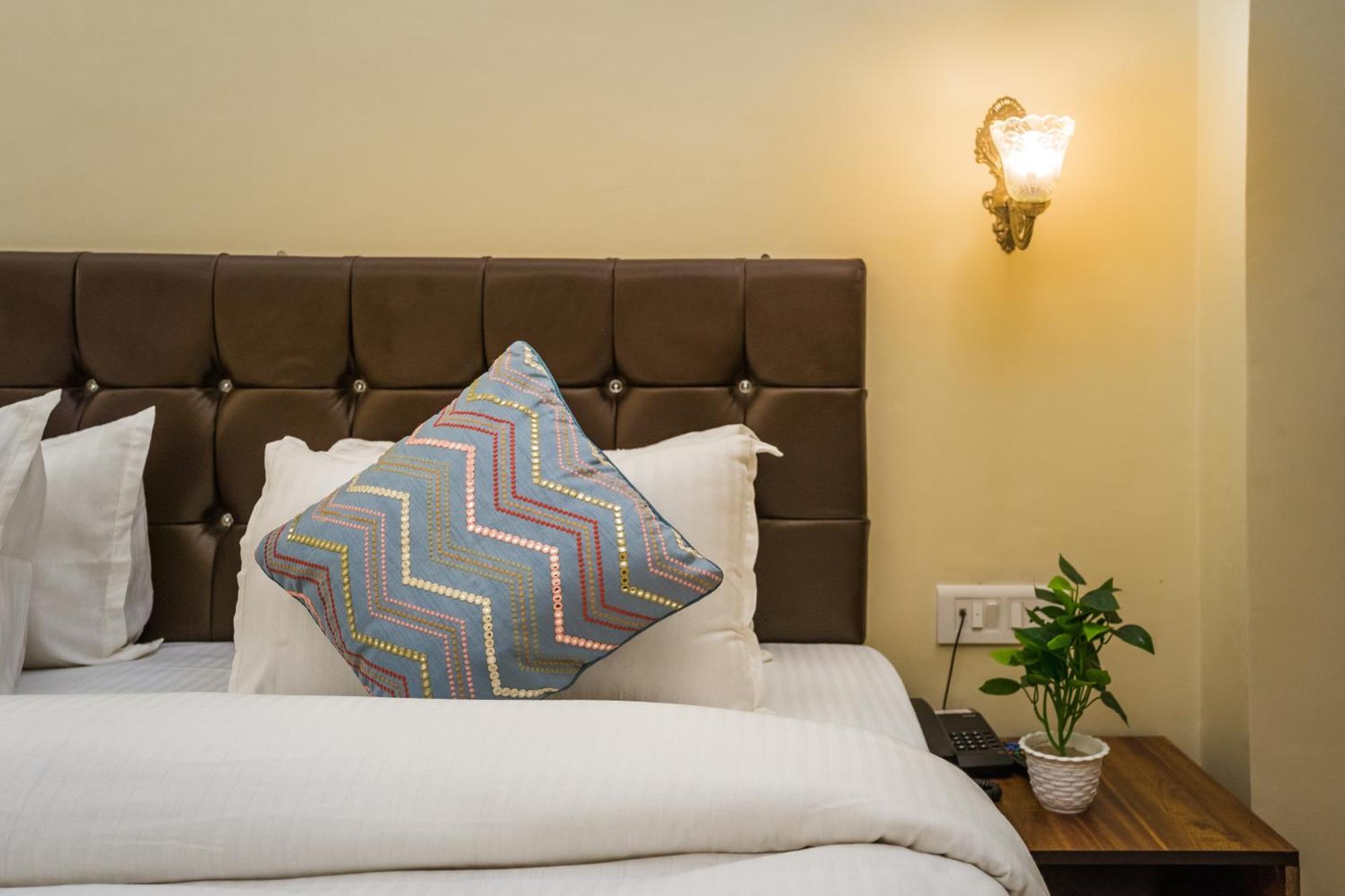 Tripli Hotels Silver Shine فاراناسي المظهر الخارجي الصورة