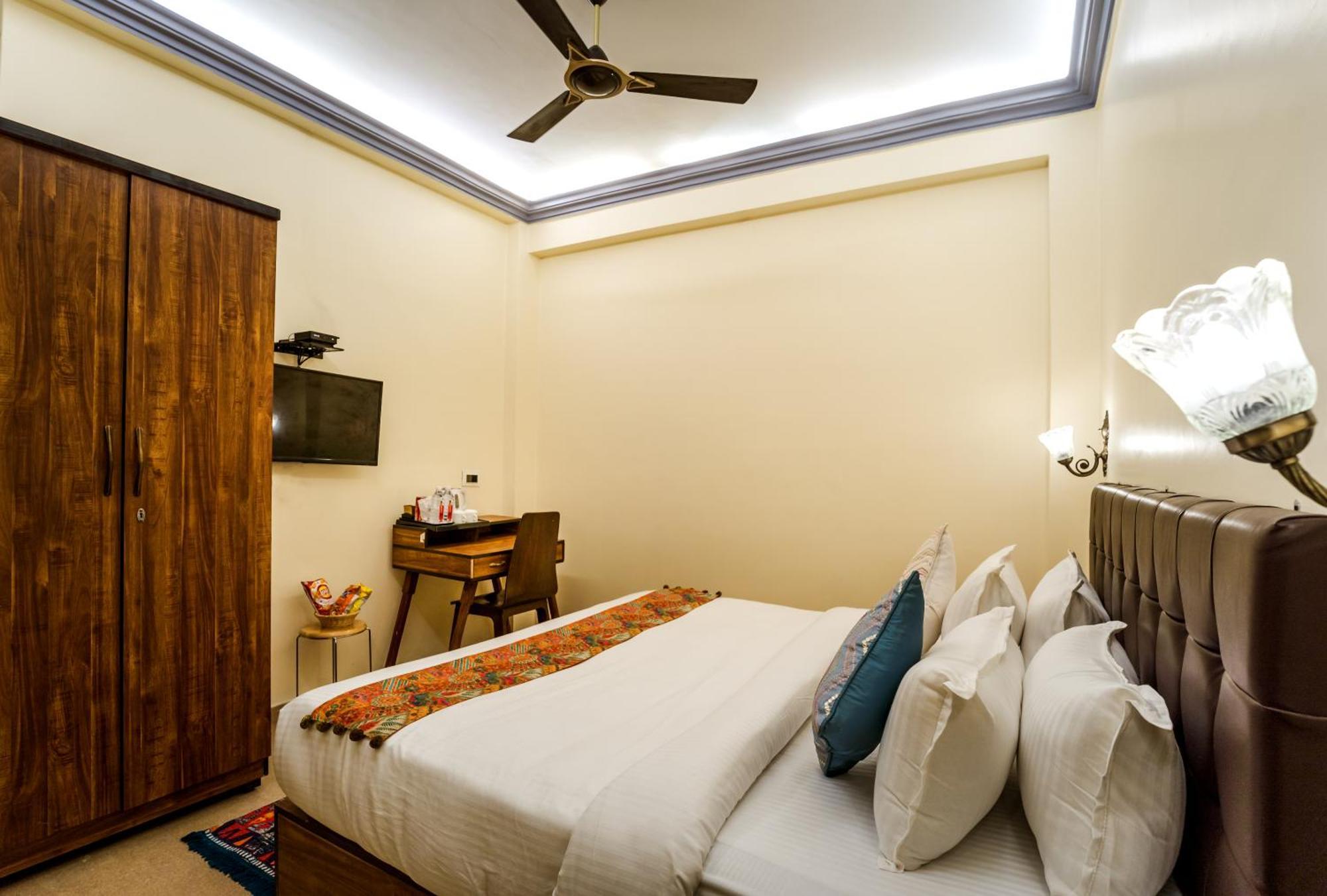 Tripli Hotels Silver Shine فاراناسي المظهر الخارجي الصورة
