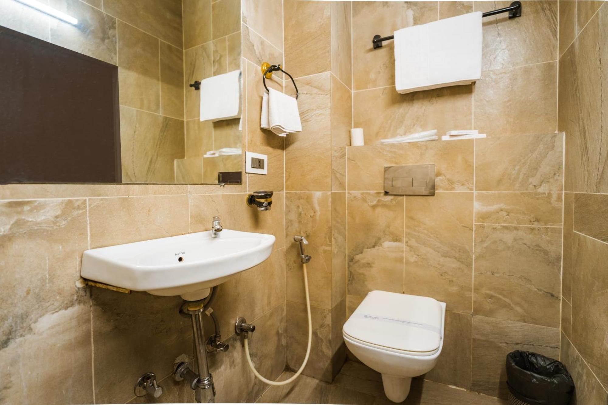 Tripli Hotels Silver Shine فاراناسي المظهر الخارجي الصورة